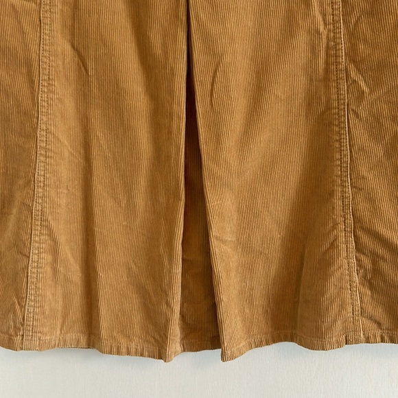 Nevada VGUC yellow corduroy skirt, front pockets, zip and button up in back - Picture 6 of 12